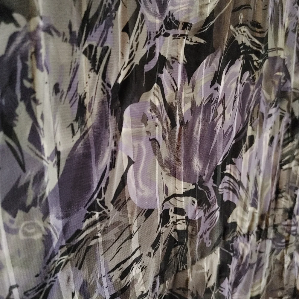 2/$30 Reitmans Pleated Look Sheer blouse - Picture 8 of 8